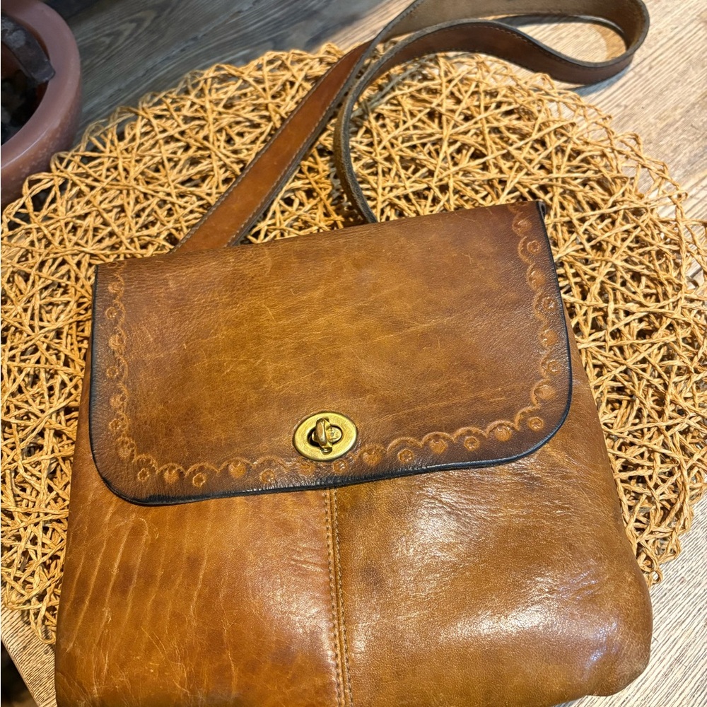 Elegant Brown Leather Hobo Bag - Picture 2 of 4